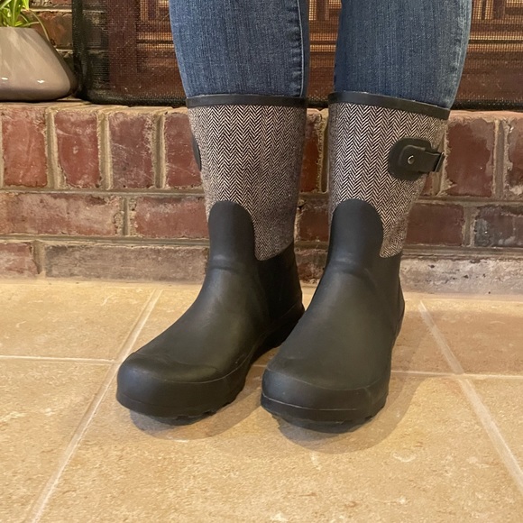 Chooka Classic Mid Calf Rain Boot - Picture 2 of 8